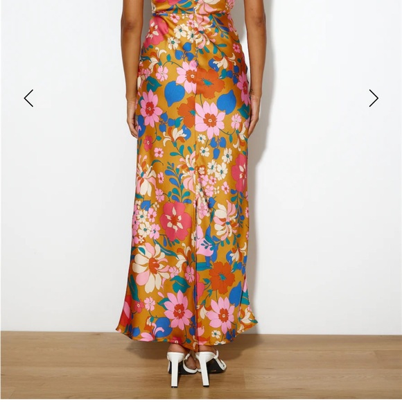 Hello Molly “Intriging Girl’ maxi dress, golden orange floral print - Picture 2 of 6